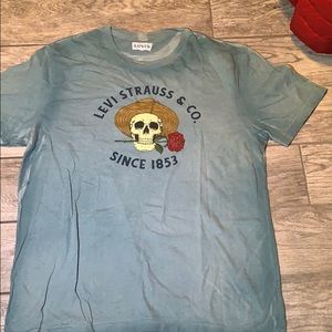 Men’s Levi’s shirt